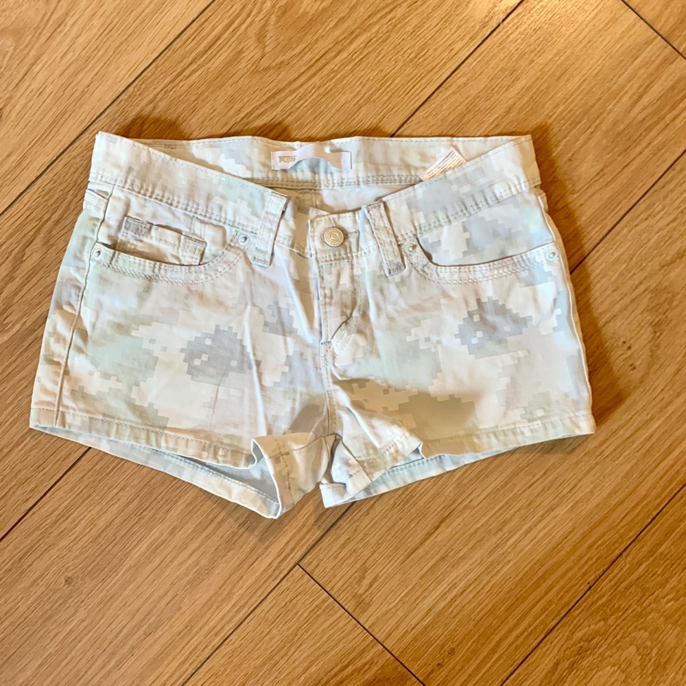 Levi’s Shorts - Picture 3 of 5